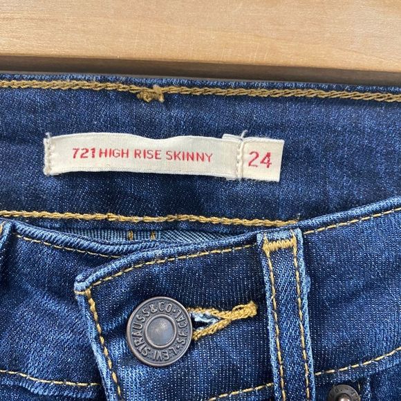 Levi’s 721 High Rise Skinny Jeans - Picture 5 of 12